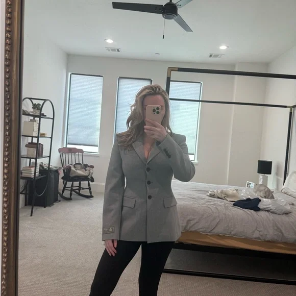 Aritzia Babaton Standout Blazer in Heather grey size 4 - Picture 2 of 2